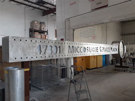 aluminum sign fabricators|best manufacturing sign systems.